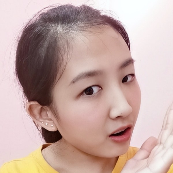 专一蹙眉云朵的照片