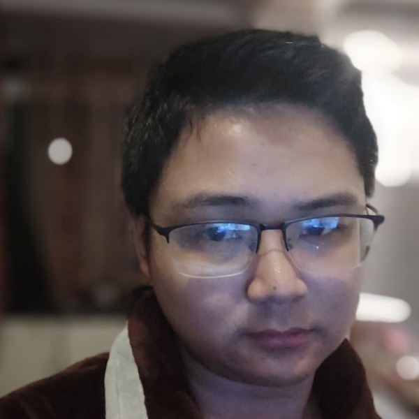 霓裳踢高贵的照片