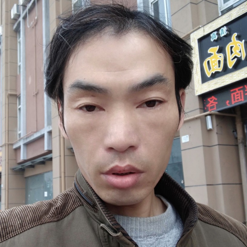 孤单的人在等待的照片