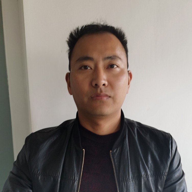 无垠挽手寒风的照片