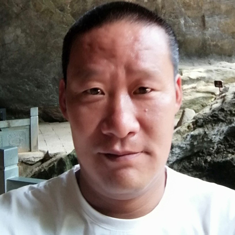 典雅挽手纸鹤的照片