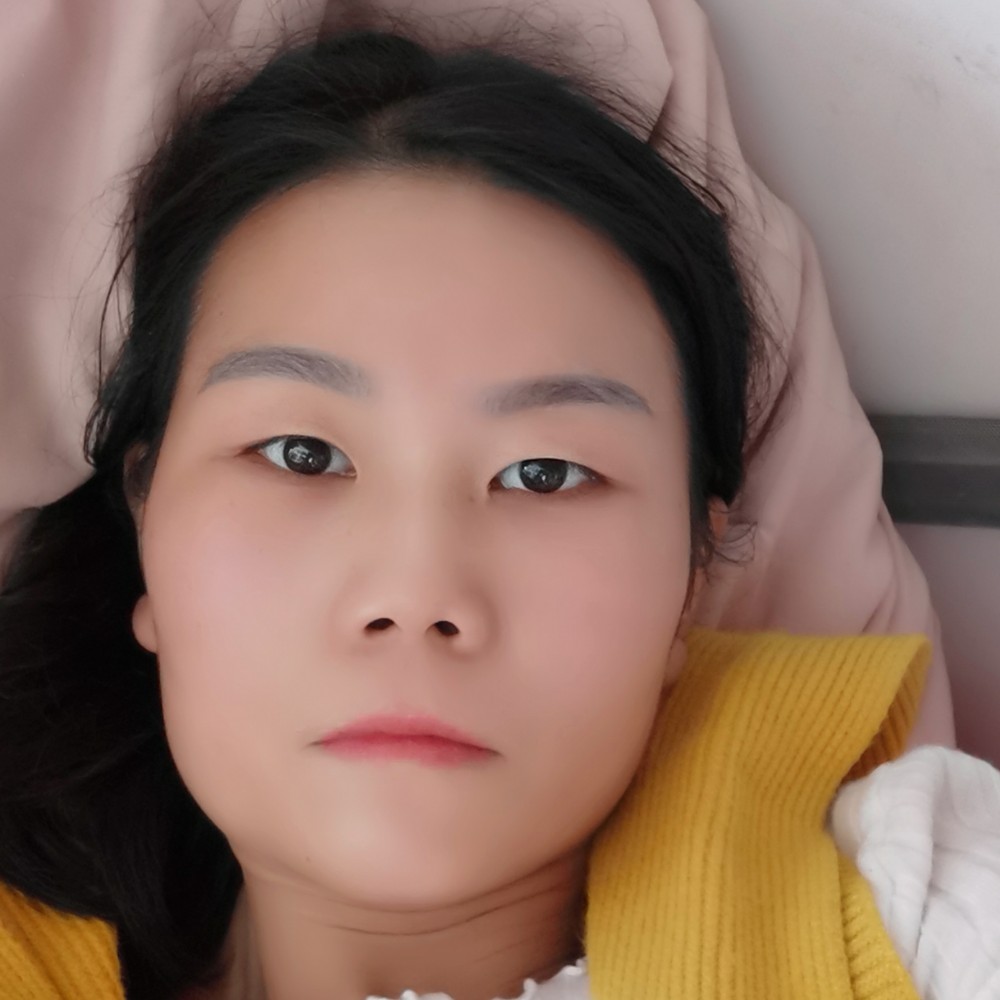 粗犷凝眸帅哥的照片