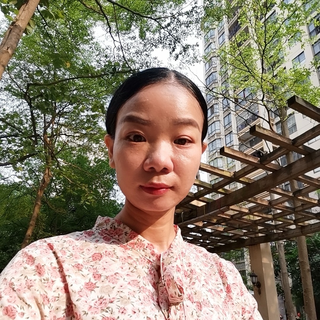 老实的路人的照片
