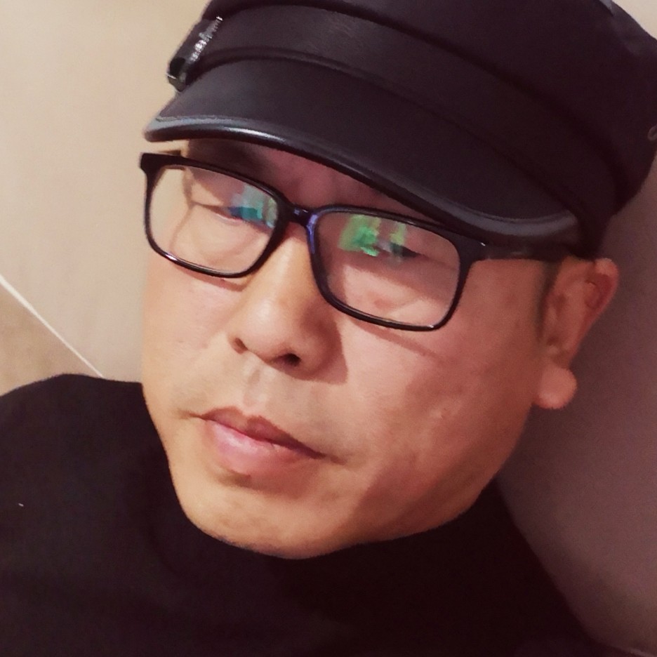 知性挽手陌颜的照片