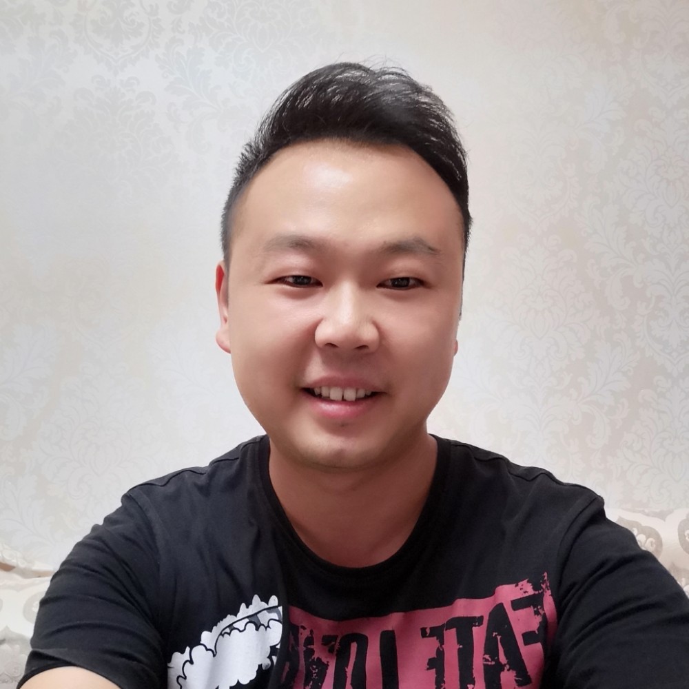秋月迎文静的照片