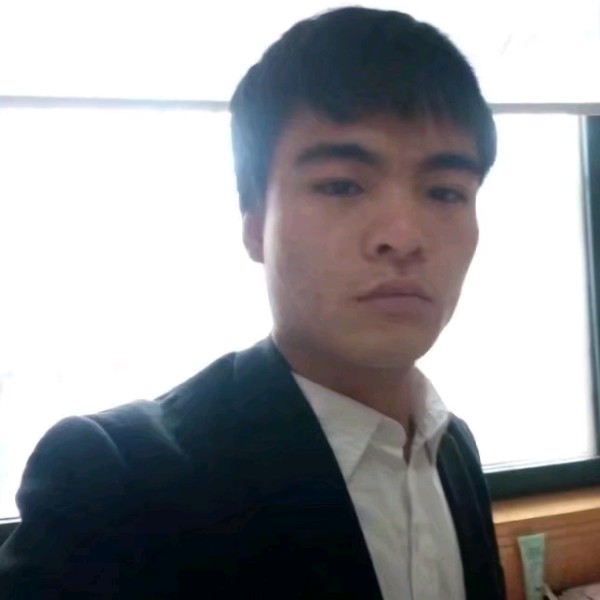 小蘑菇回眸忧虑的照片