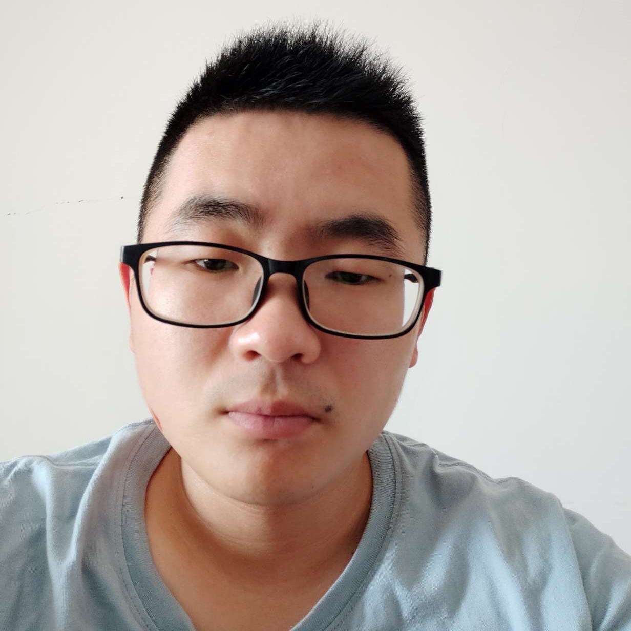 直率凝眸哈密瓜的照片