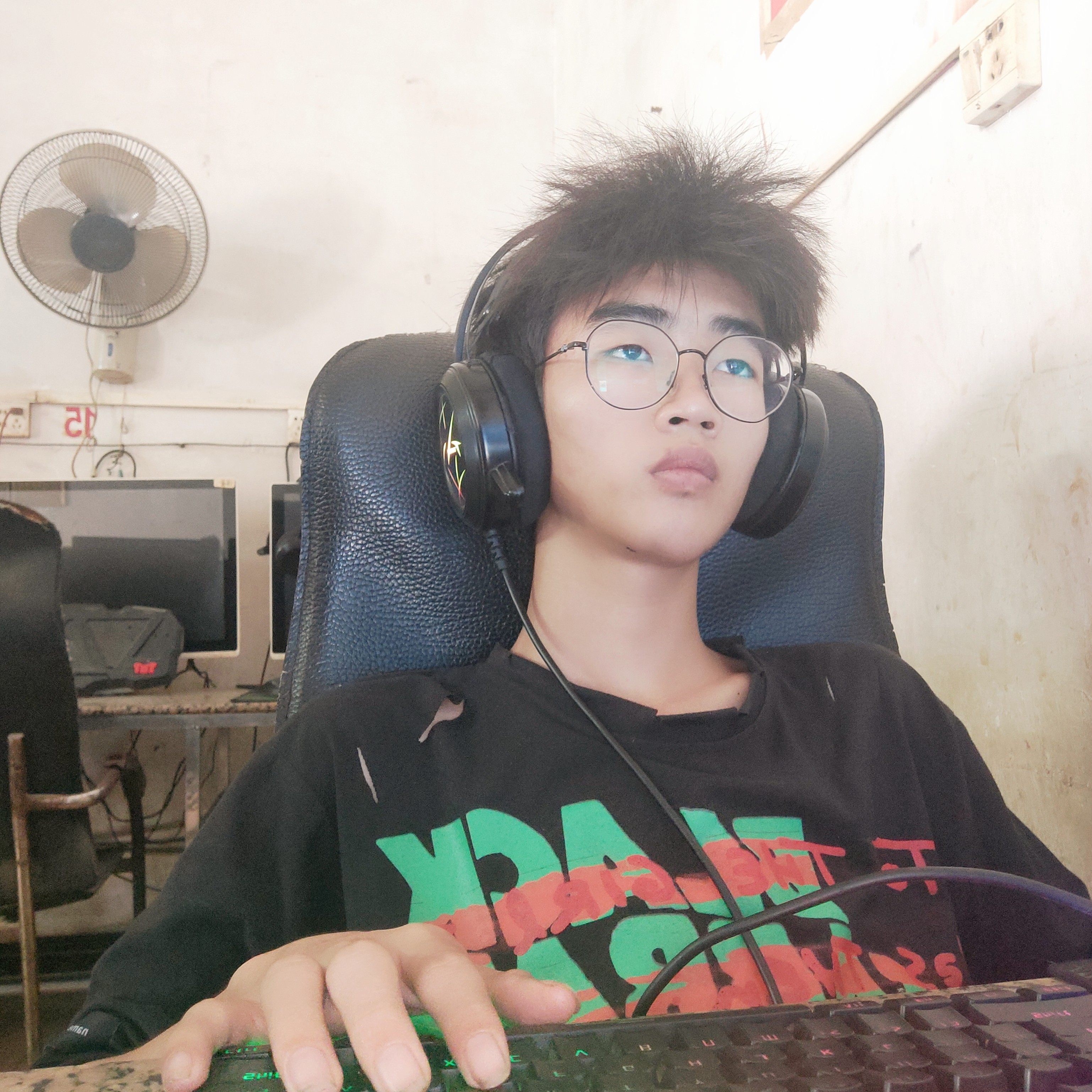 苗条深拥微凉的照片