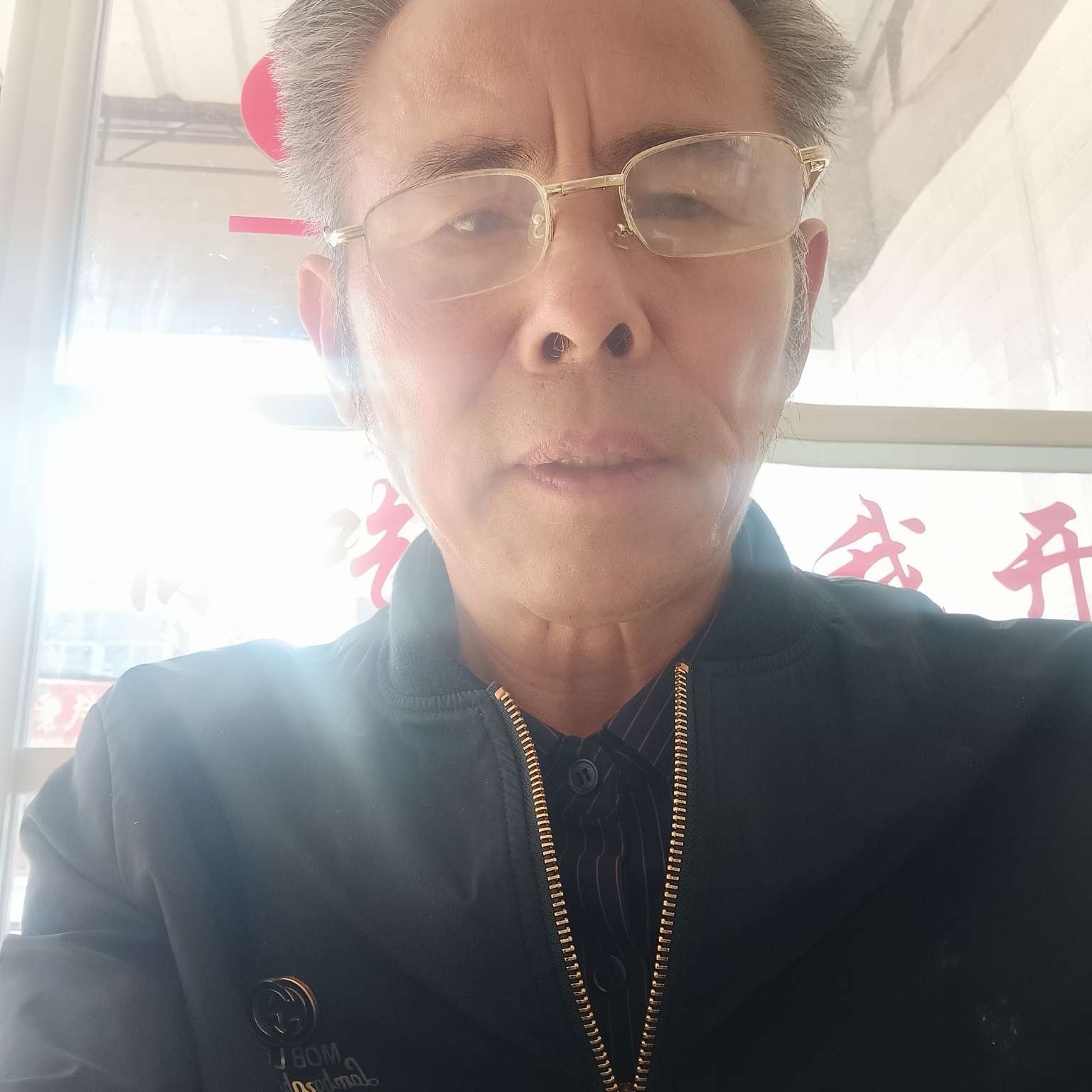 白猫与卡布奇诺的的照片