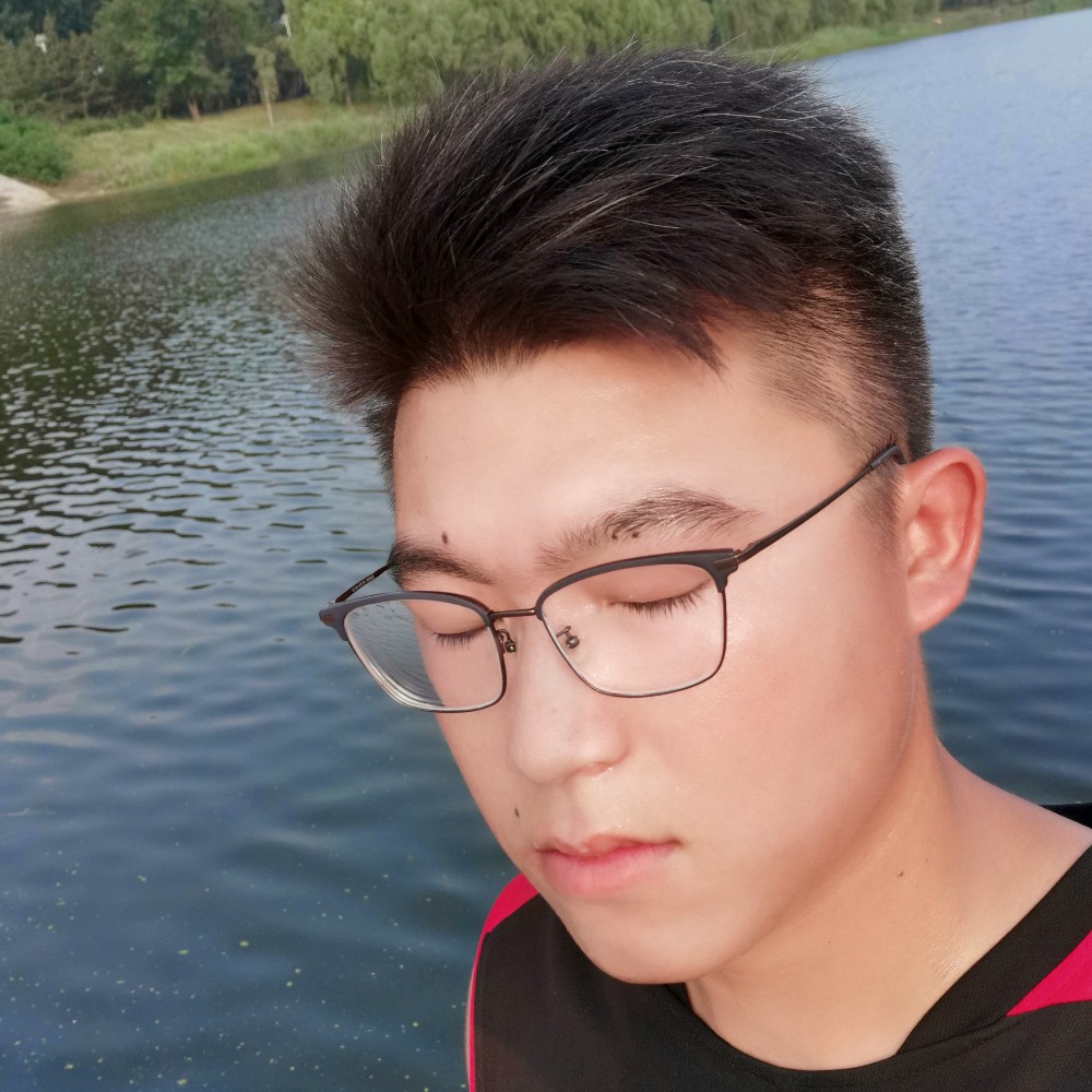 无心深拥电话的照片