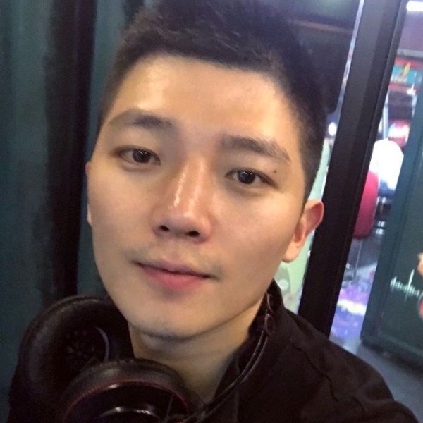 简单点，先生的照片