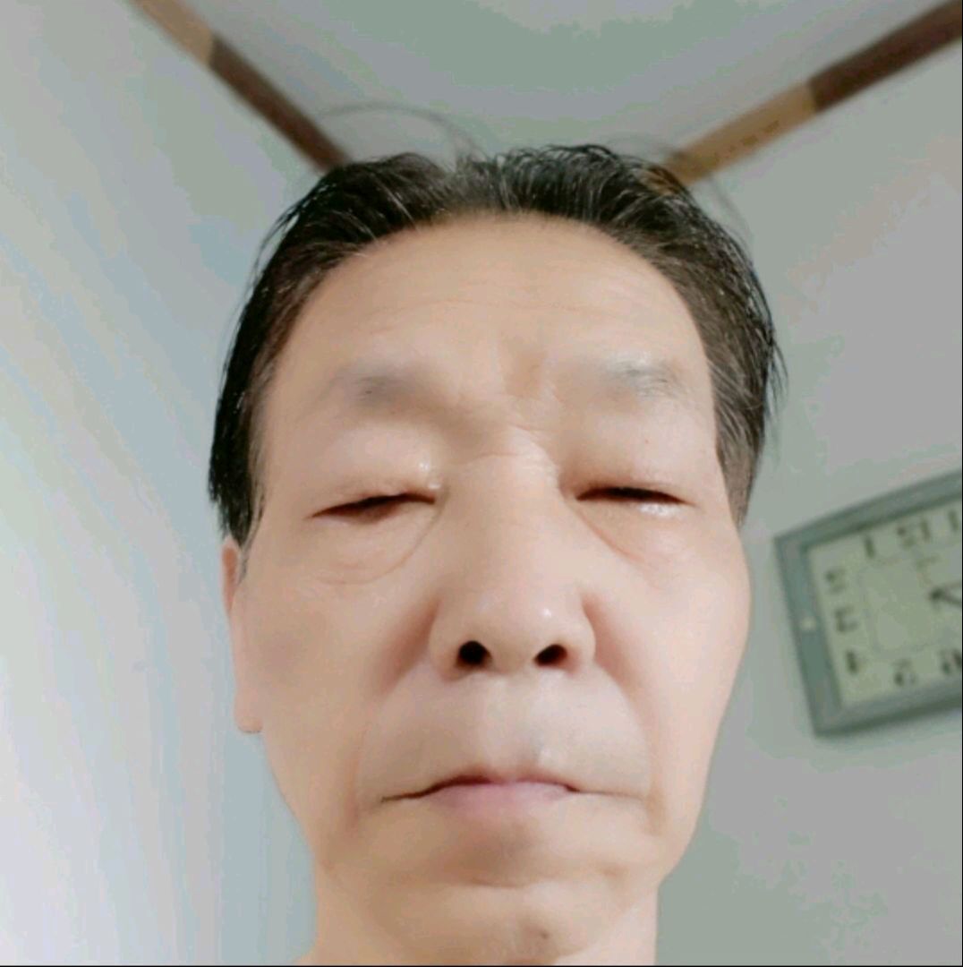 摩托迎幸福的照片