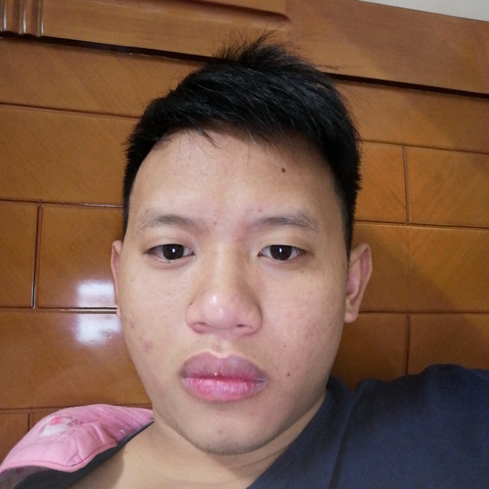 贤惠挽手唇彩的照片