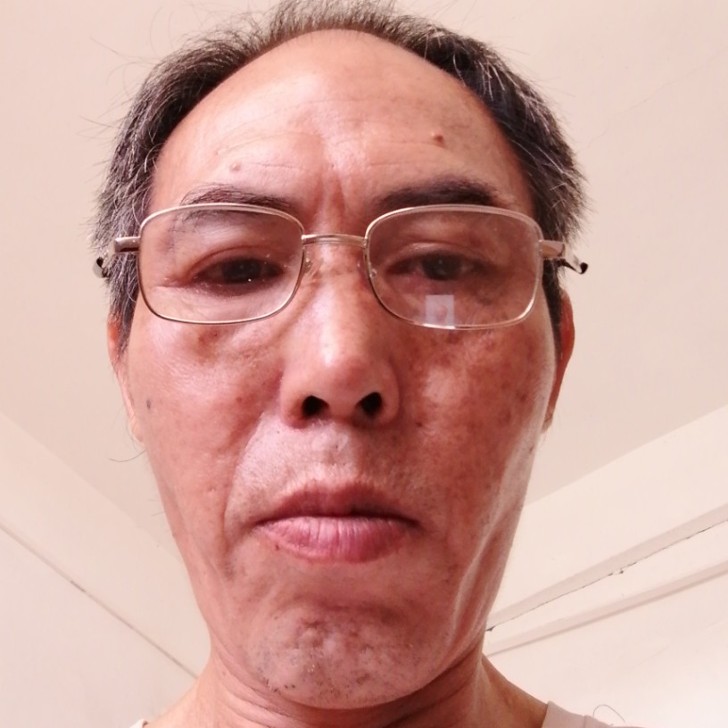 闪闪挽手苗条的照片