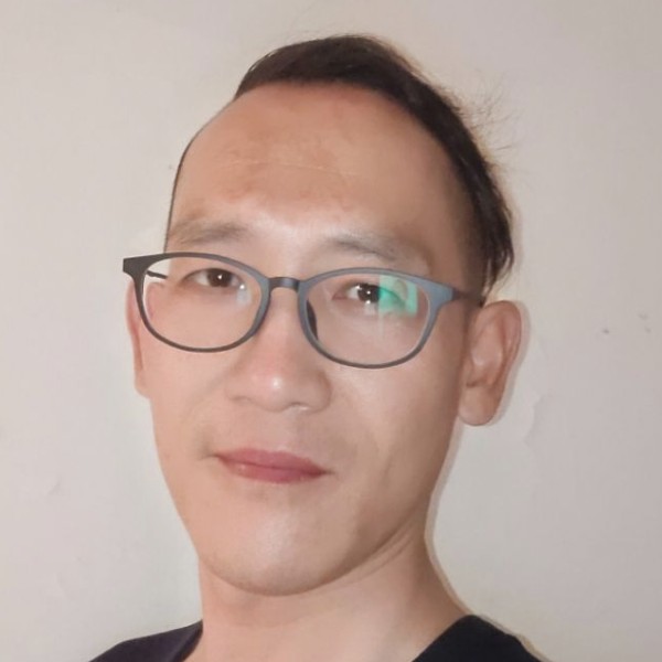 甜美蹙眉小懒虫的照片