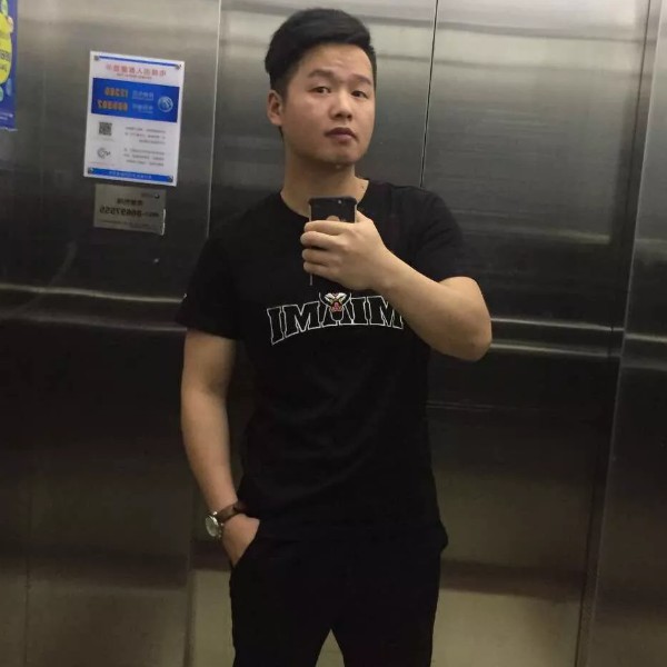 背包深拥隐形的照片