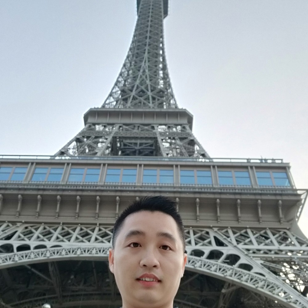 刺猬浅吻眼睛大的照片