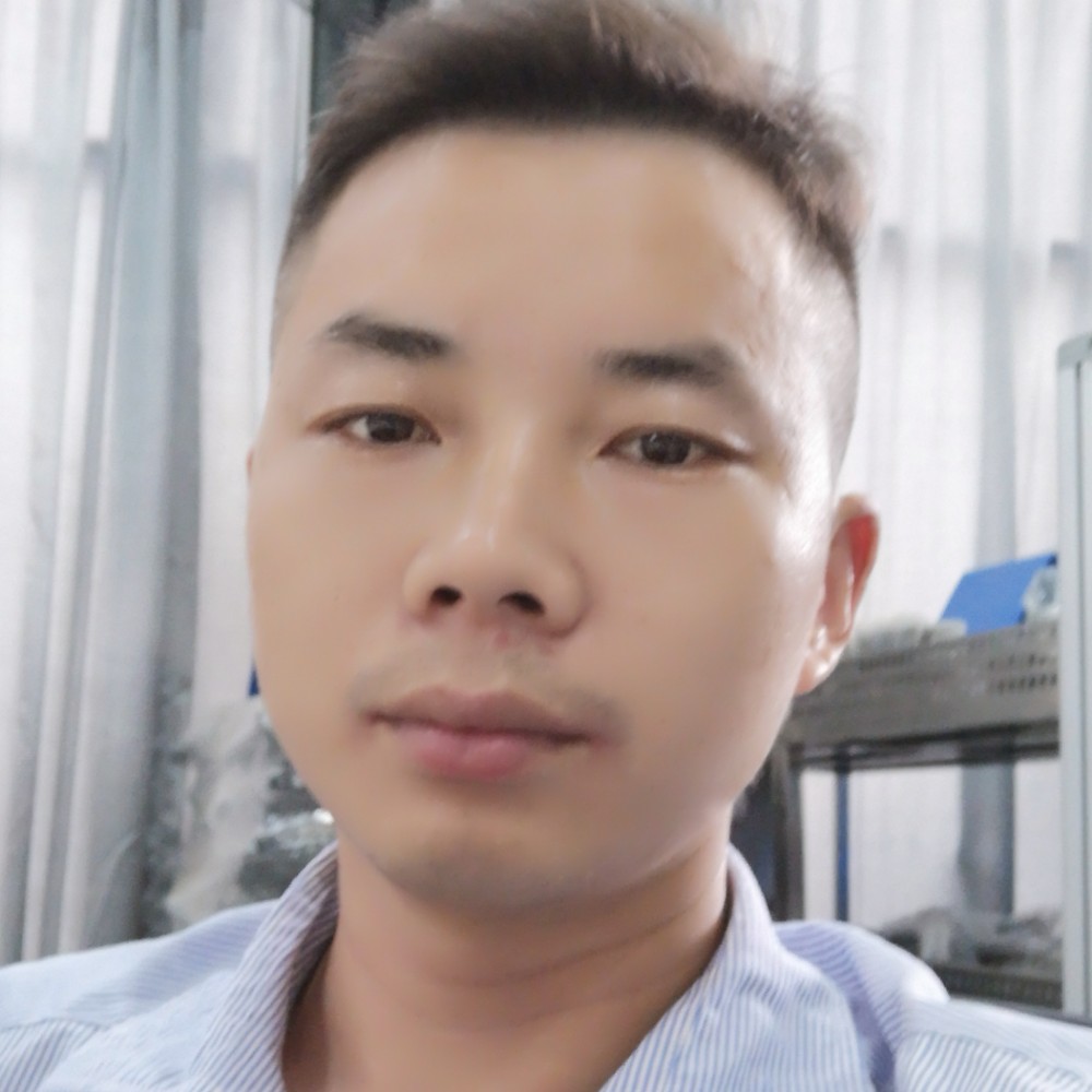 年轻蹙眉龙猫的照片