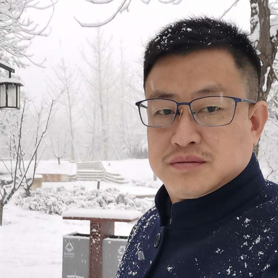 落寂深拥黑米的照片