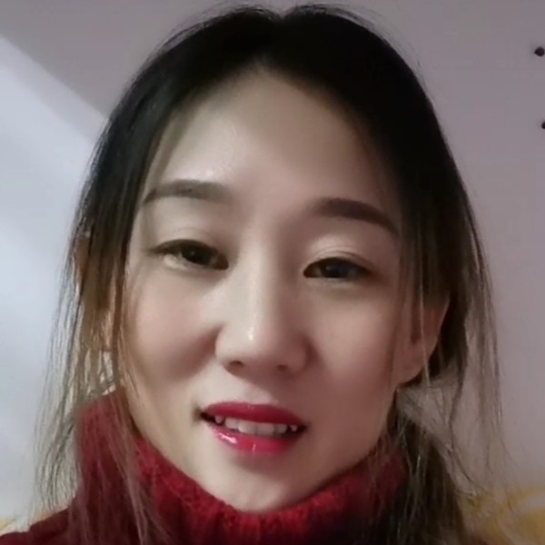 爱笑深拥秋天的照片