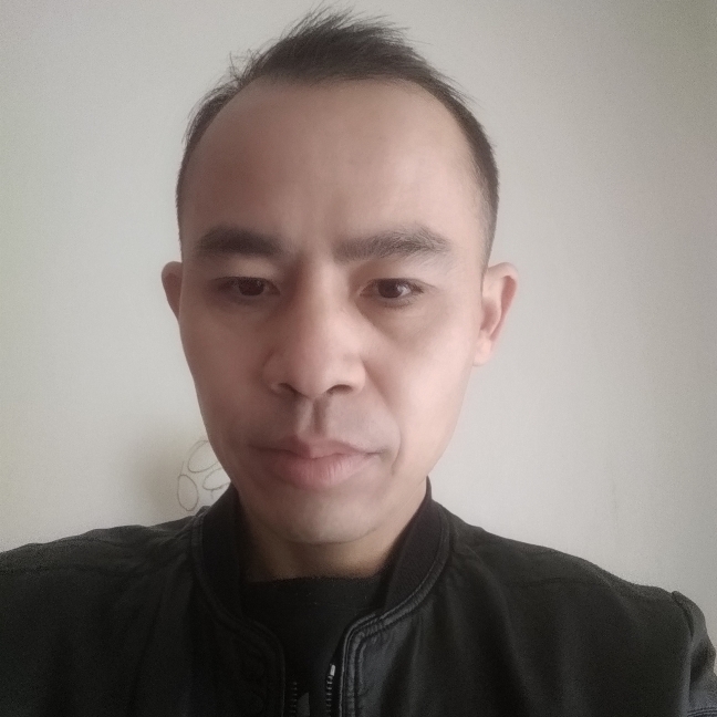俭朴挽手情动的照片