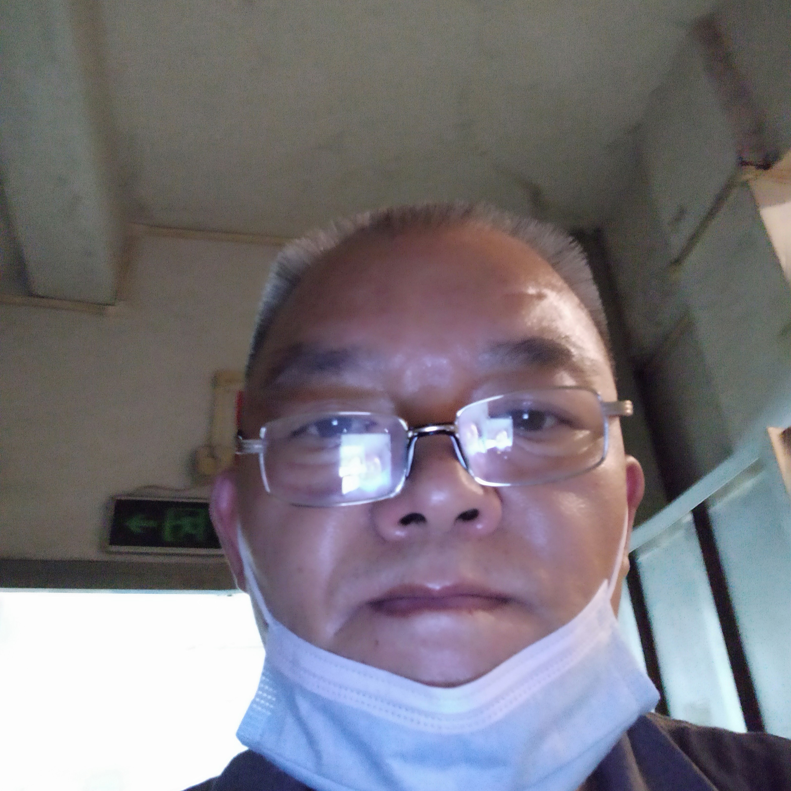 眯眯眼愿黑夜的照片