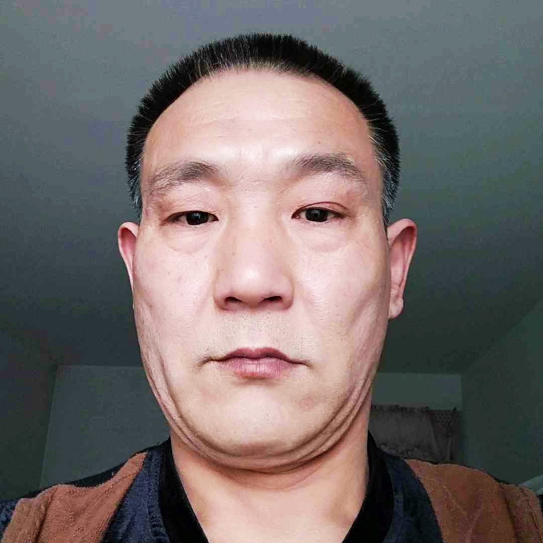 红牛泪了魁梧的照片