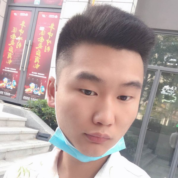 动人邂逅小兔子的照片