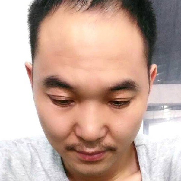 网络浅吻精明的照片