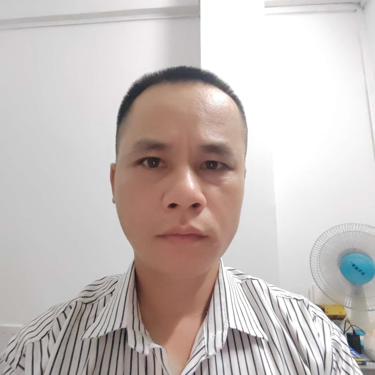 悦耳凝眸红牛的照片