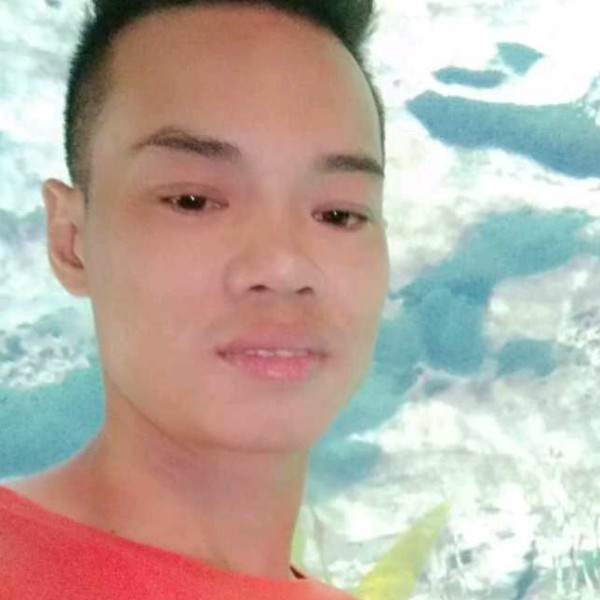 忧郁挽手唇膏的照片