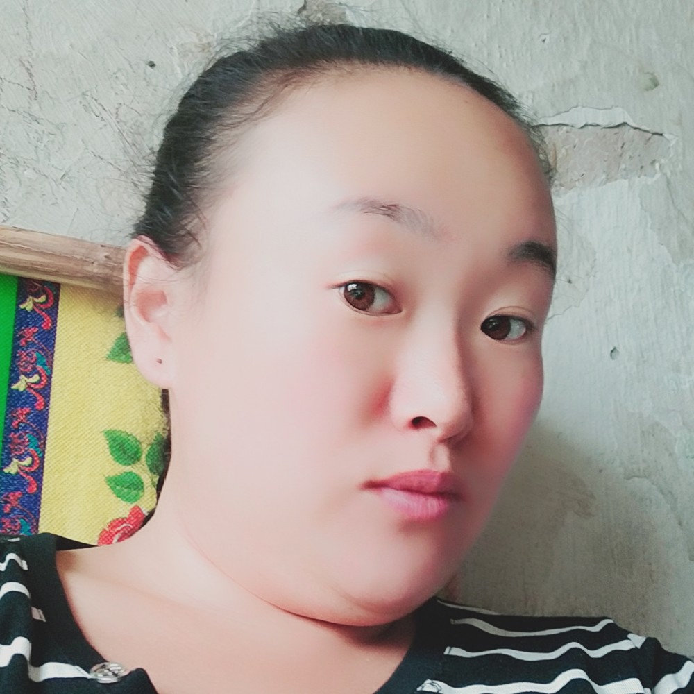 温婉向天空的照片