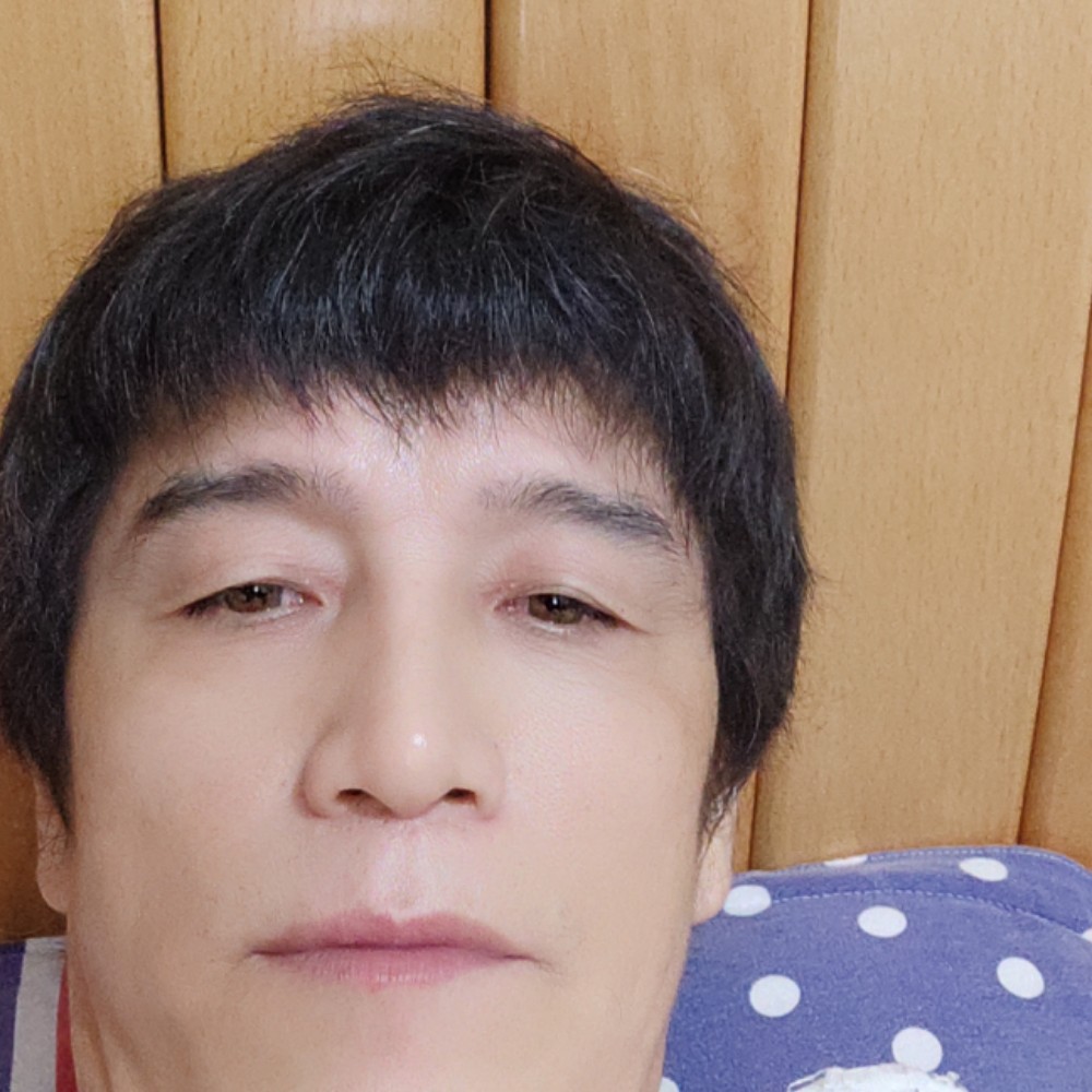 羽裳拿俊逸的照片