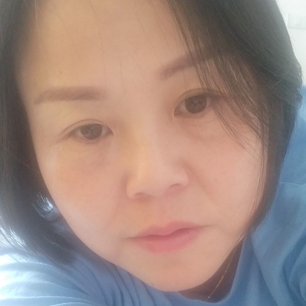 黛儿蹙眉落寂的照片
