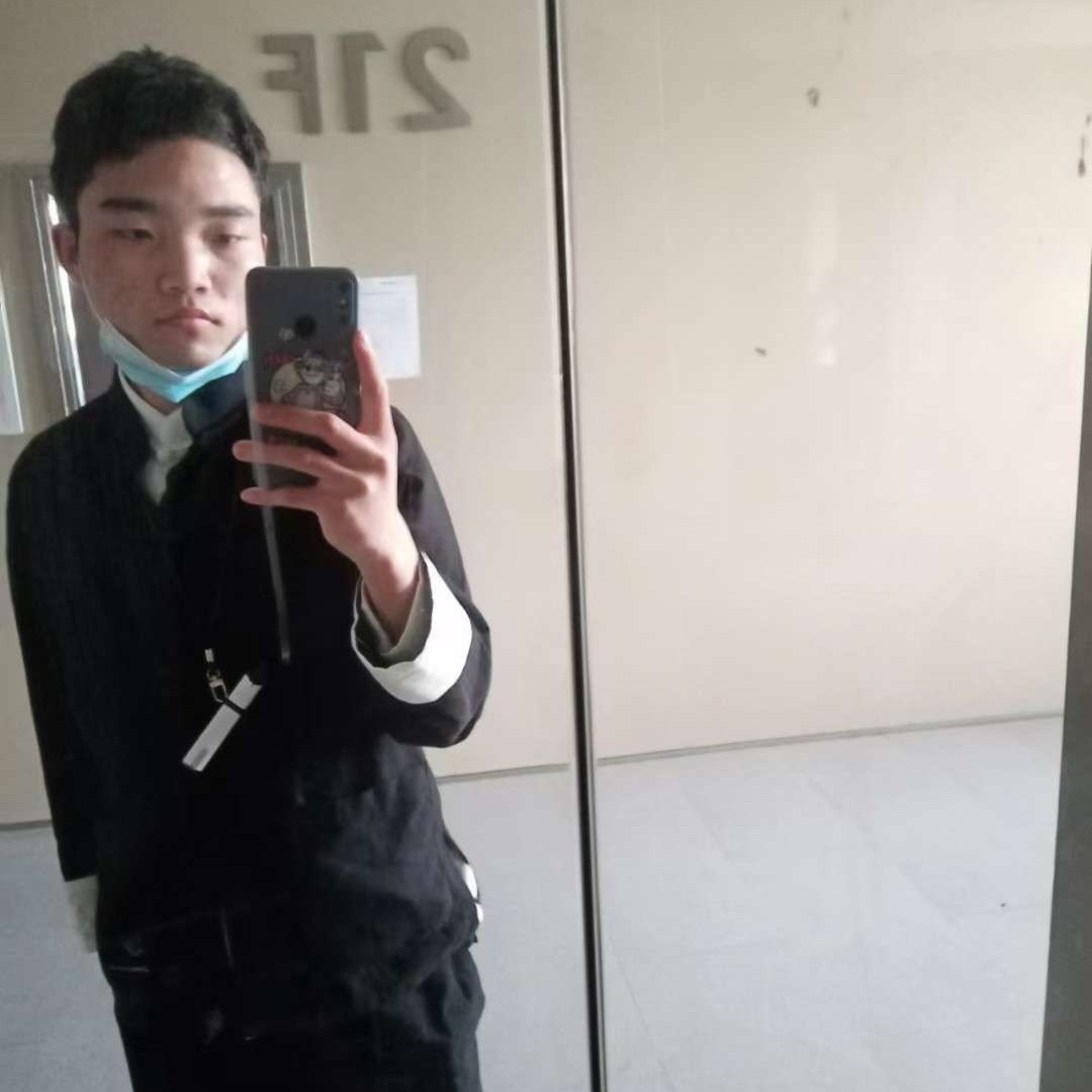 成就倾心绿草的照片