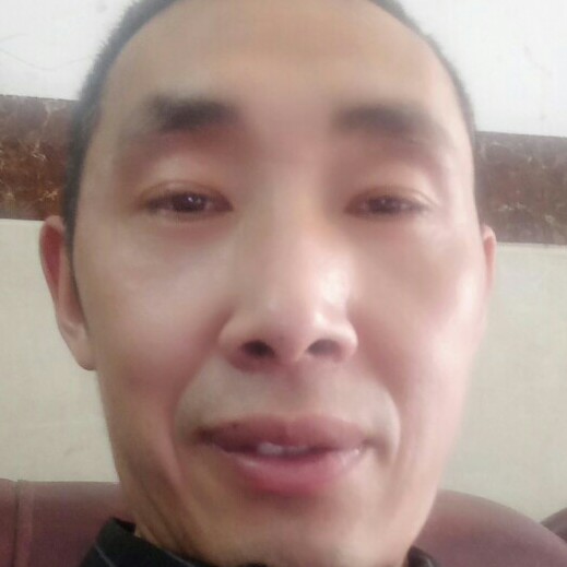 伪装的开心的照片