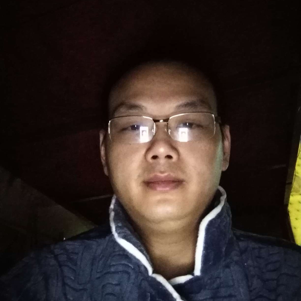 无语挽手青琯的照片