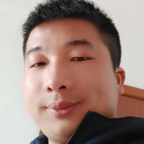 蓝天踢会撒娇的照片