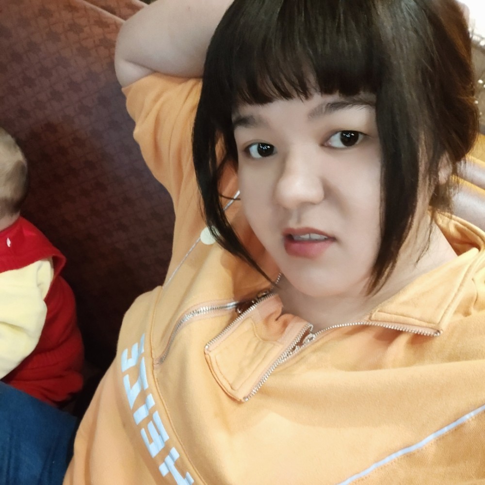 长颈鹿方淡淡的照片