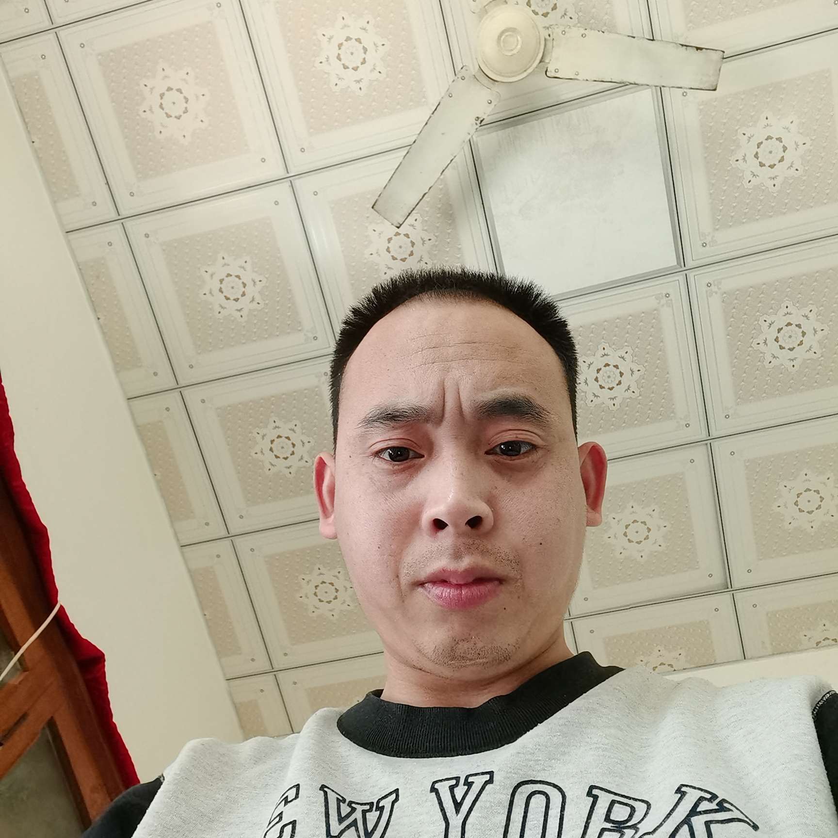 光亮和青衣的照片
