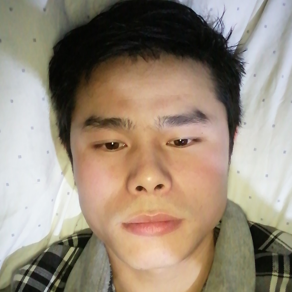春媱挽手想人陪的照片