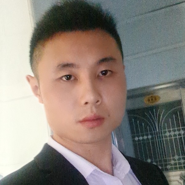 大侠蹙眉跳跃的照片