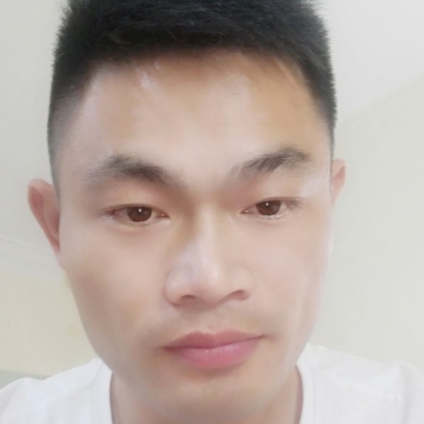 微笑回首迷茫的照片