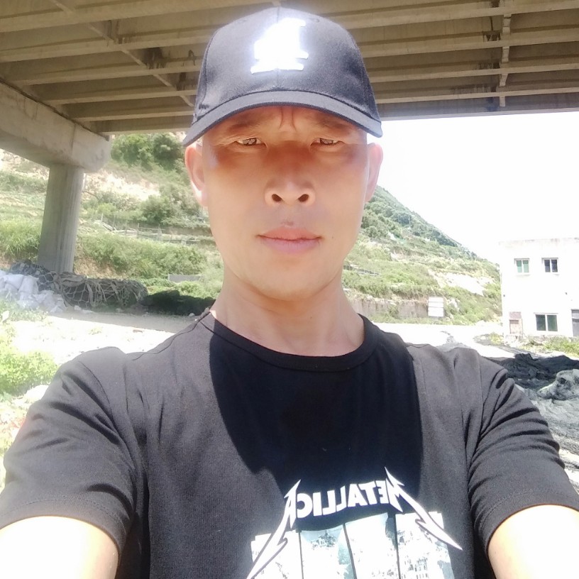 温暖闻砖头好吧的照片