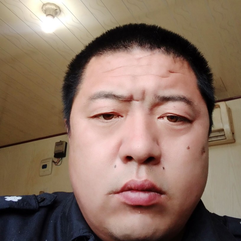 小蚂蚁多么贪玩的照片