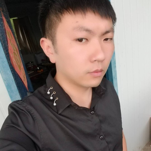 画画的贝比的照片