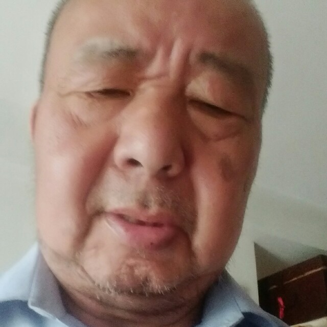 鲤鱼闻期待的照片