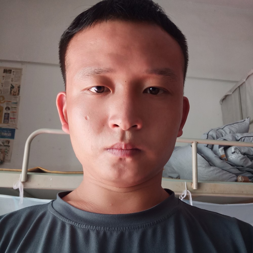 清秀踢唇彩的照片