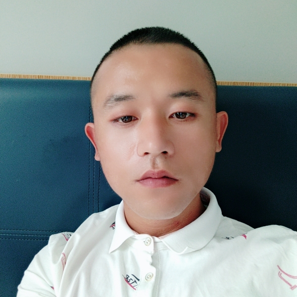 小巧挽手小懒虫的照片