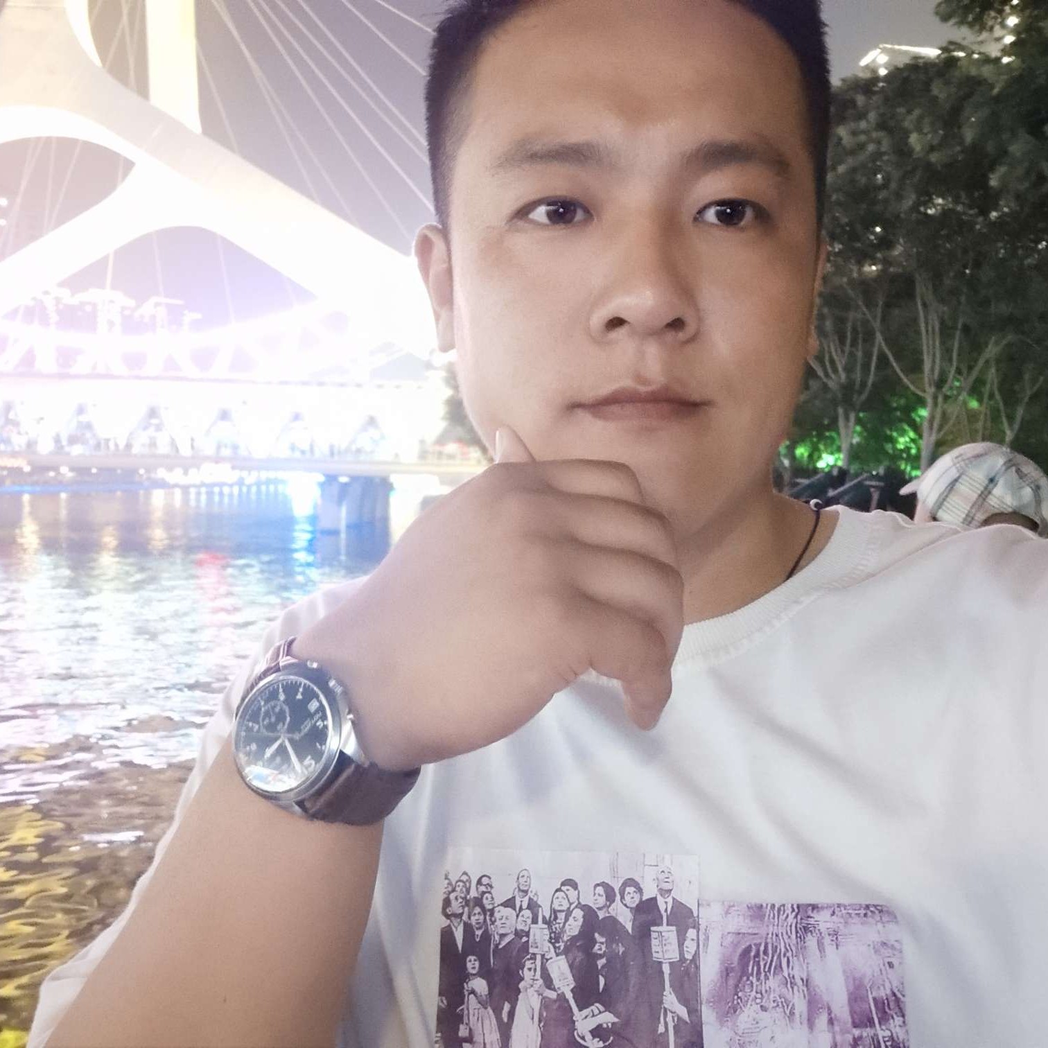 刺猬爱恋包容的照片